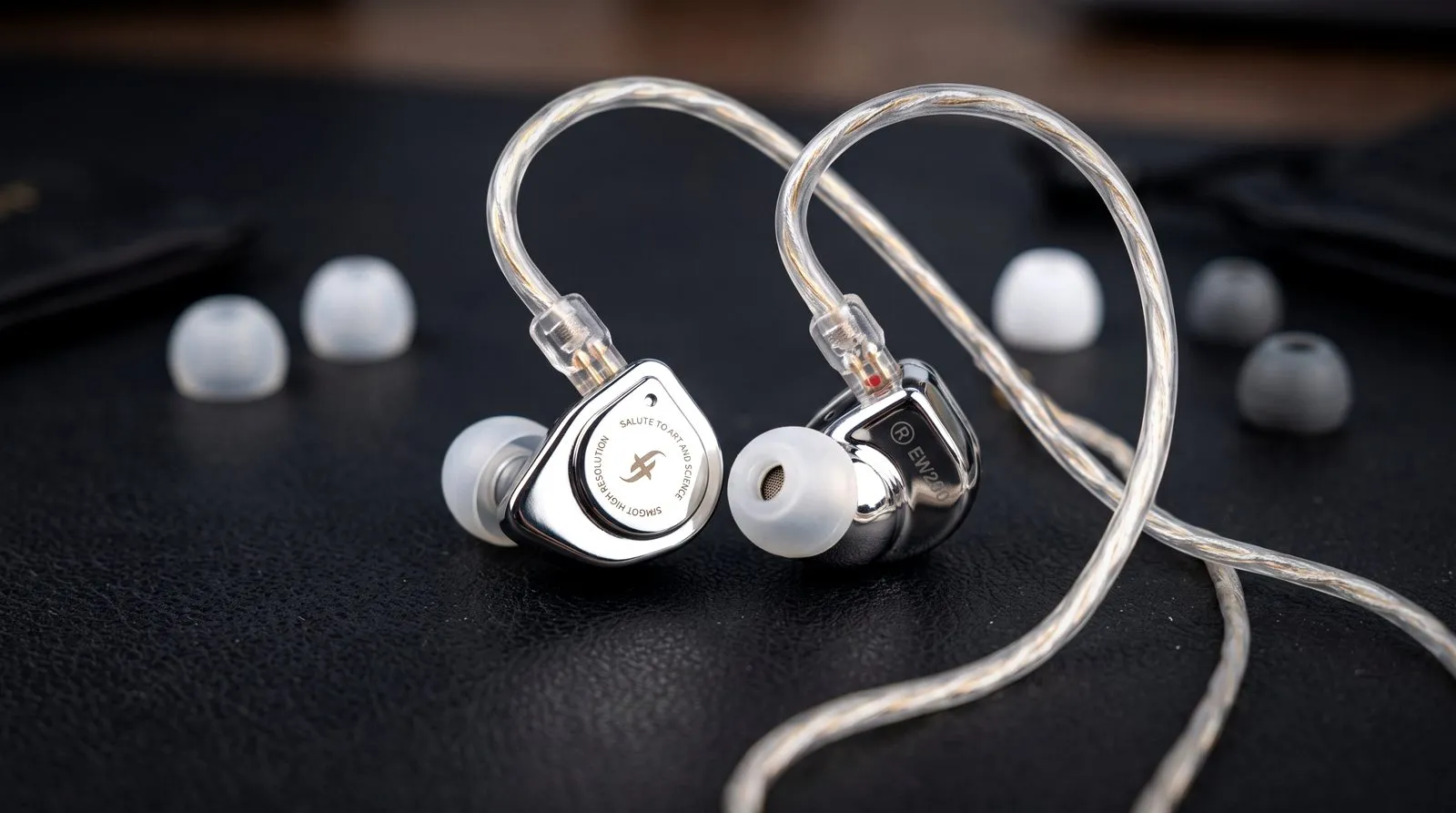 Simgot EW200 in polished silver with its clear cable and spare tips